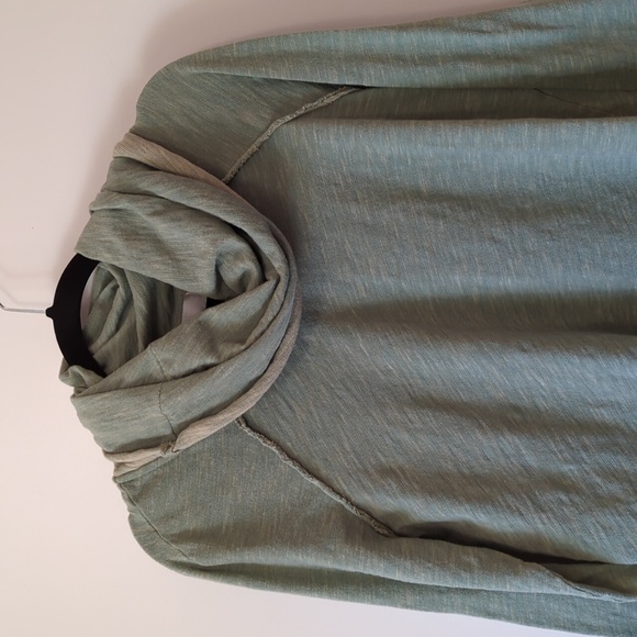 Free People Beach Green Cowl Neck Long Sleeve Top - Size Medium/Large - Picture 3 of 12